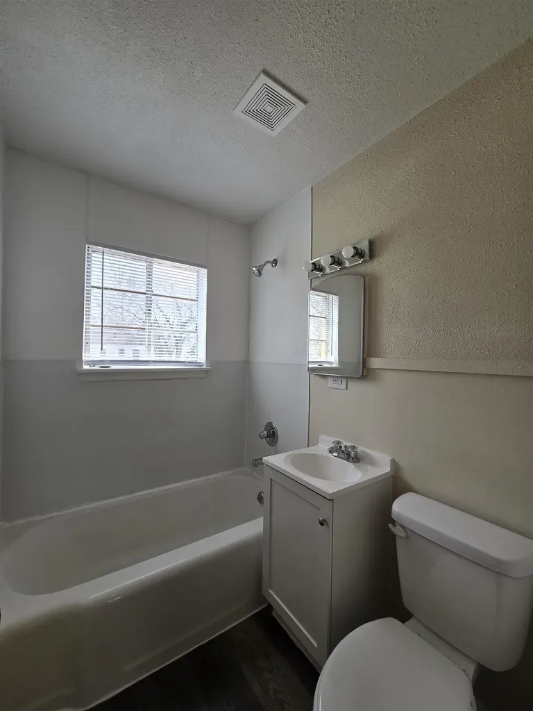 718 S Hunter Wichita KS 67217