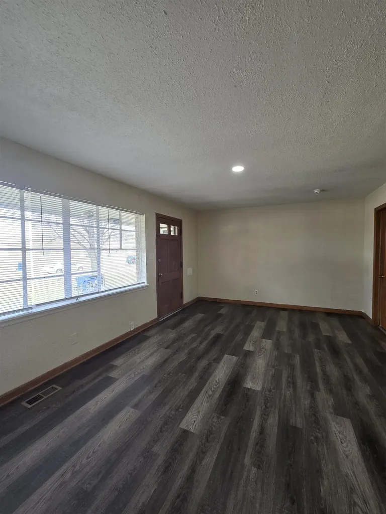 718 S Hunter Wichita KS 67217
