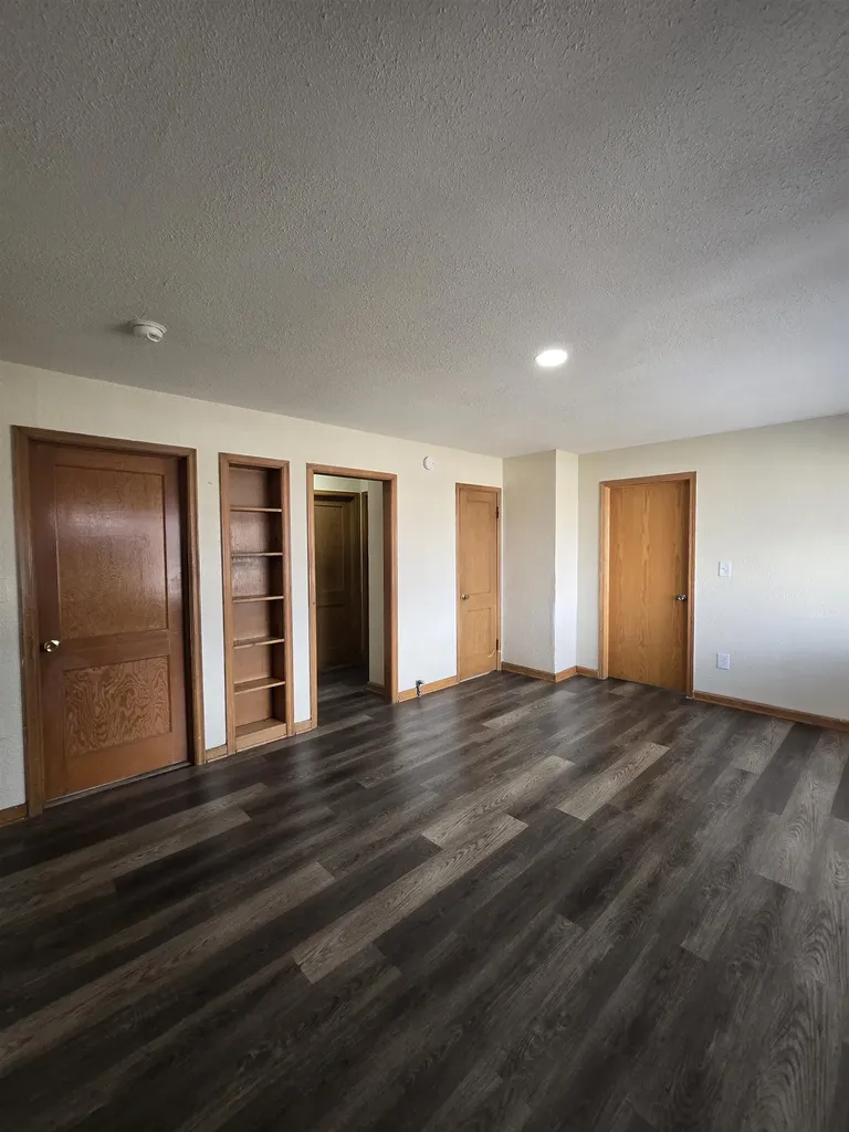 718 S Hunter Wichita KS 67217