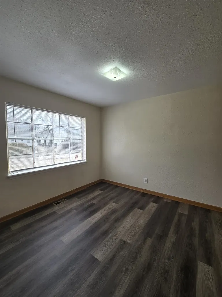 718 S Hunter Wichita KS 67217