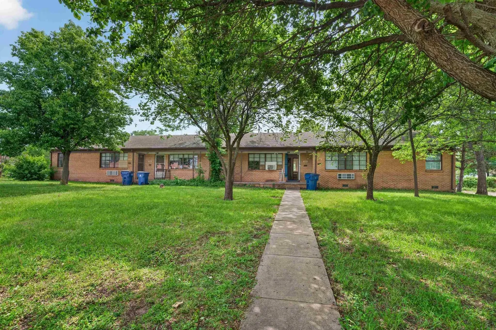 718 S Hunter Wichita KS 67217