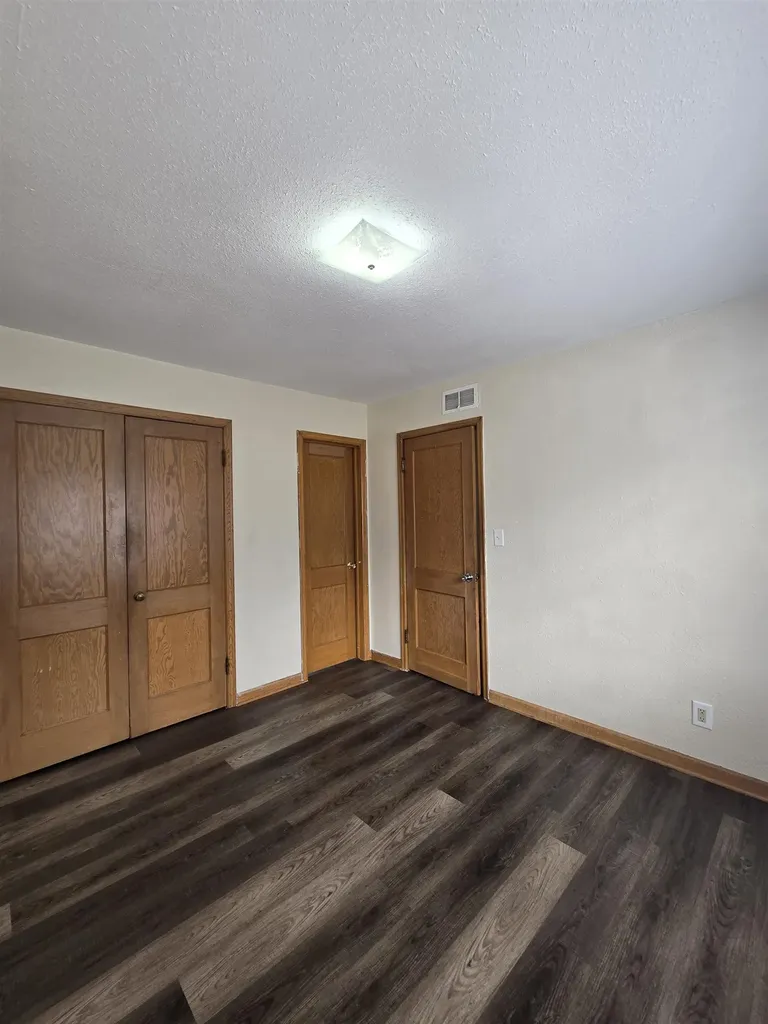 718 S Hunter Wichita KS 67217