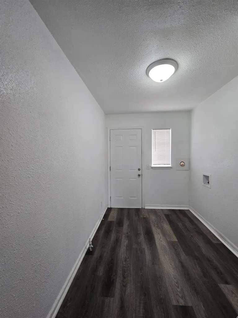 718 S Hunter Wichita KS 67217