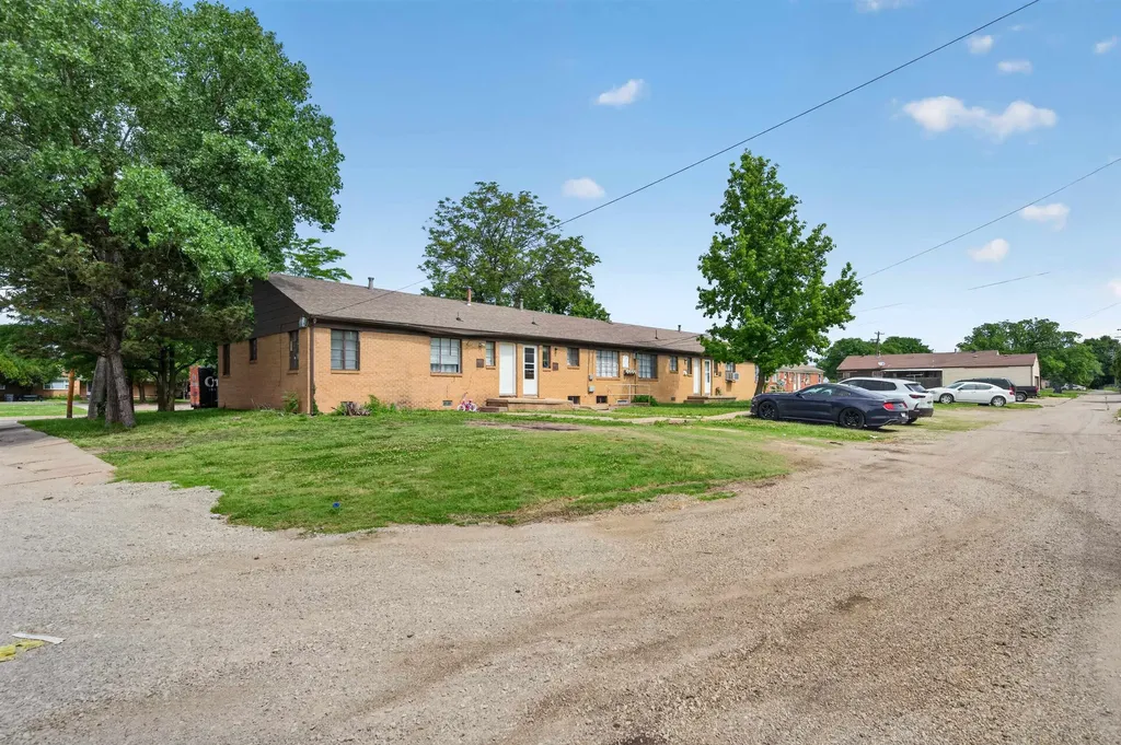 718 S Hunter Wichita KS 67217