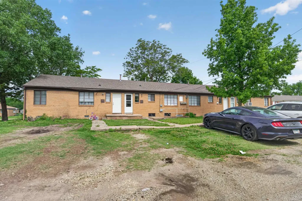 718 S Hunter Wichita KS 67217