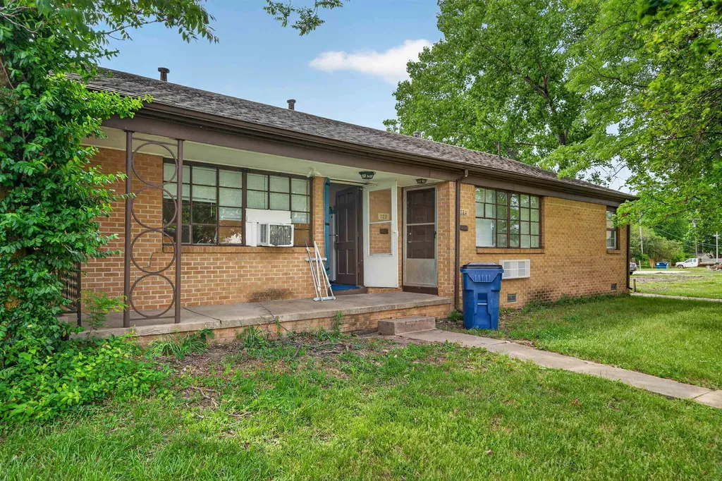 718 S Hunter Wichita KS 67217
