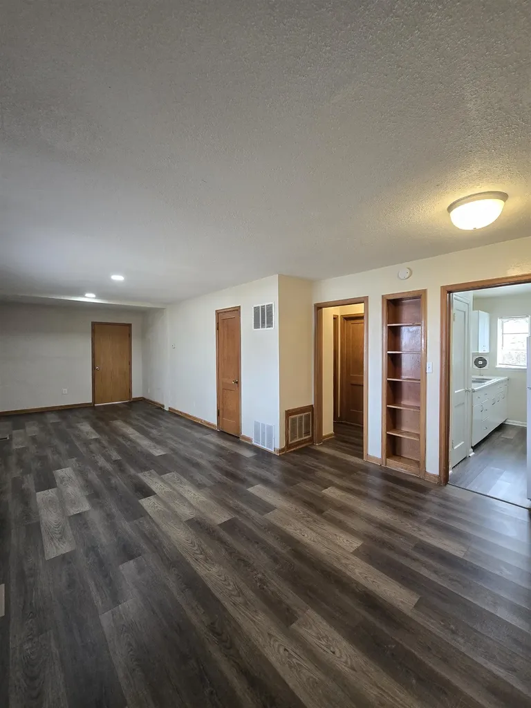 718 S Hunter Wichita KS 67217