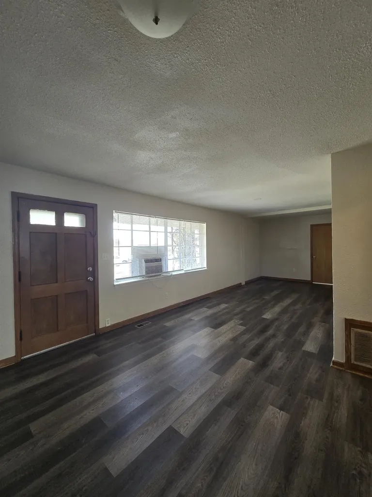 718 S Hunter Wichita KS 67217