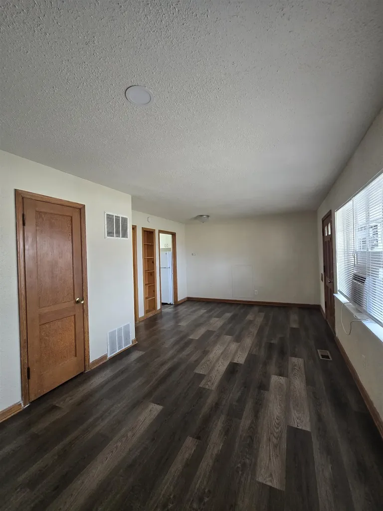 718 S Hunter Wichita KS 67217