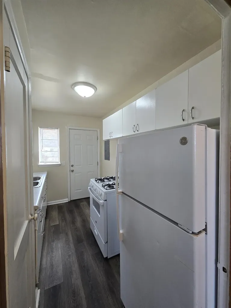 718 S Hunter Wichita KS 67217