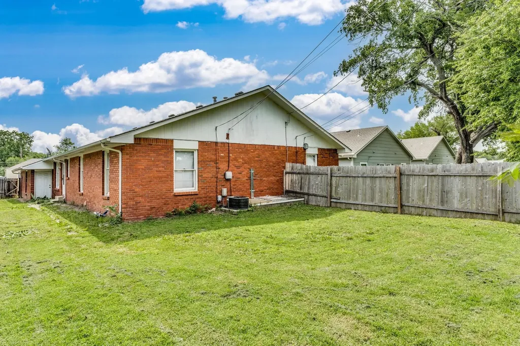 1511-1513 S Edwards Avenue Wichita KS 67213
