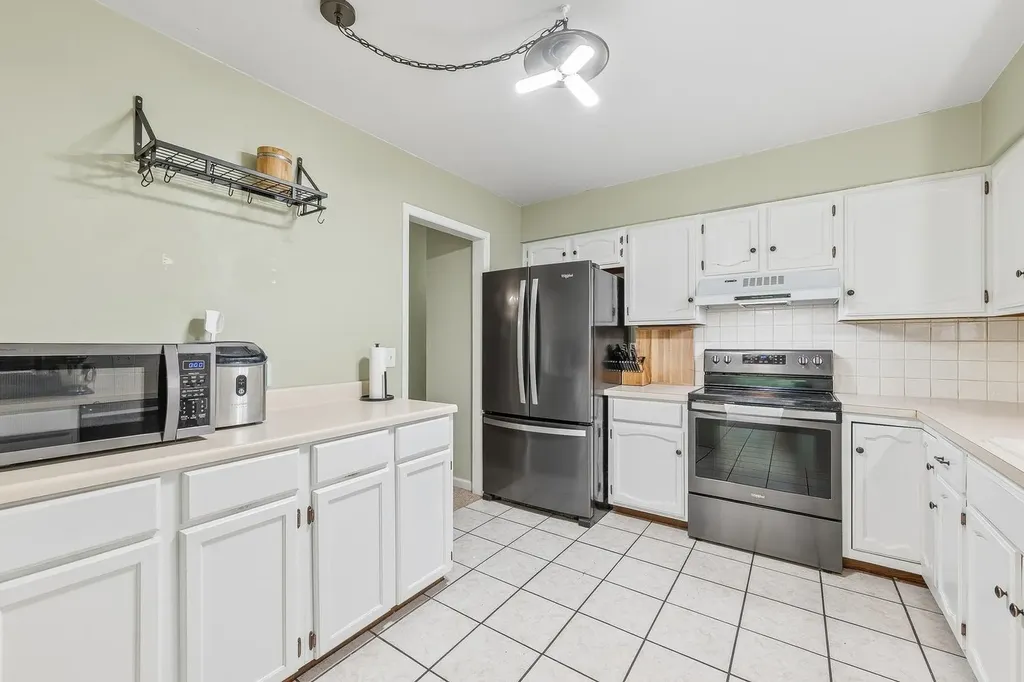 6 N Ridge Way Road Rose Hill KS 67133-9431