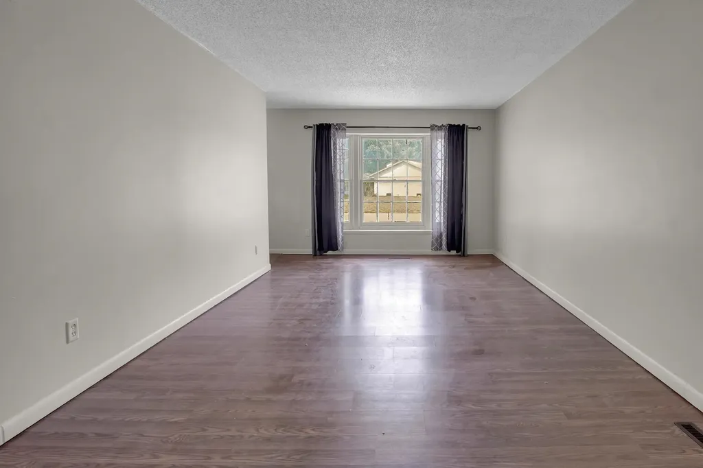701-703 W 17th Street Newton KS 67114