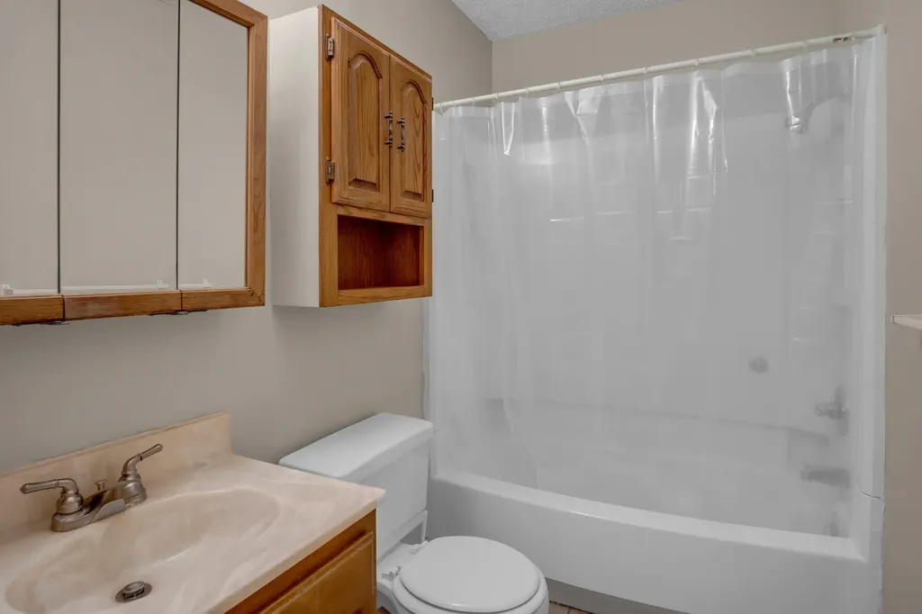 701-703 W 17th Street Newton KS 67114