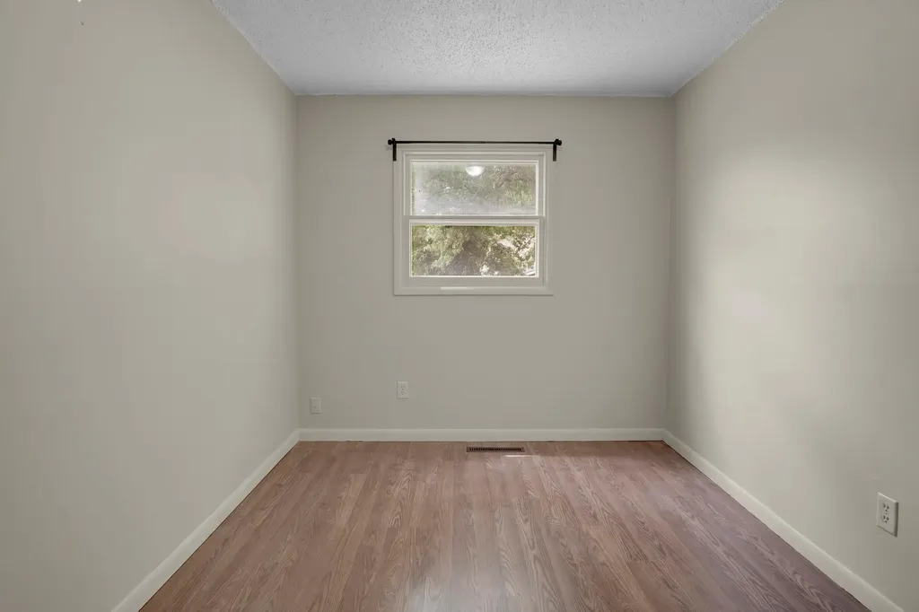 701-703 W 17th Street Newton KS 67114