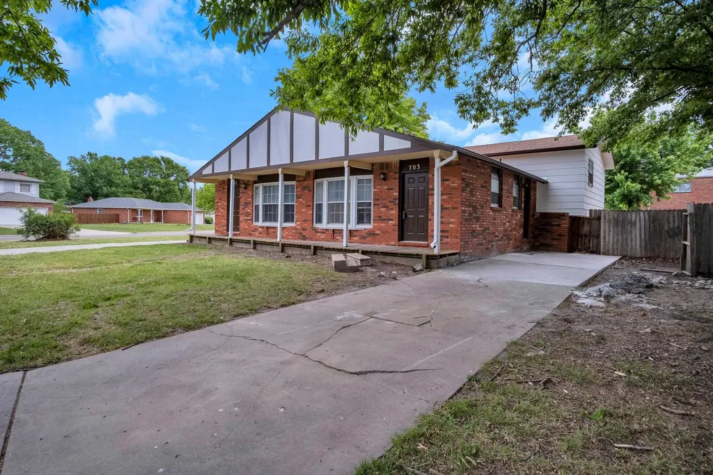 701-703 W 17th Street Newton KS 67114