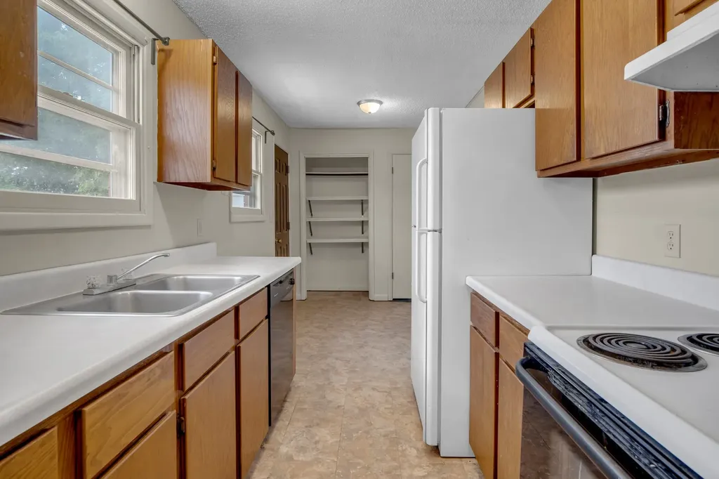 701-703 W 17th Street Newton KS 67114