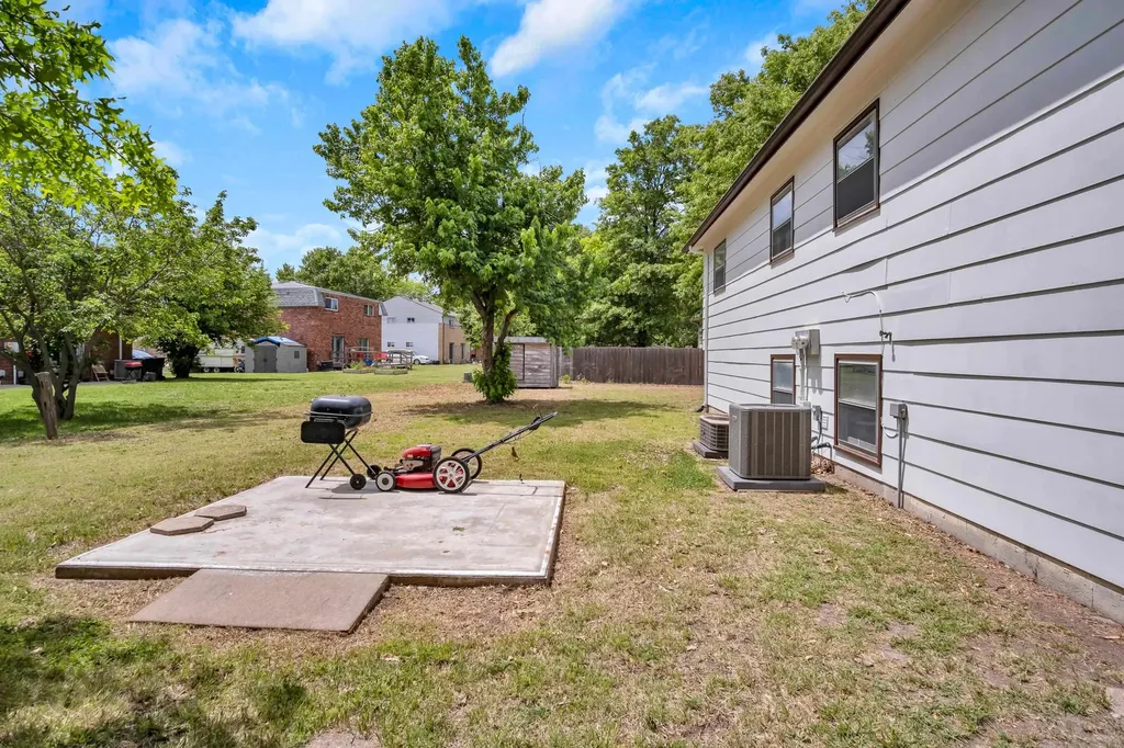 701-703 W 17th Street Newton KS 67114