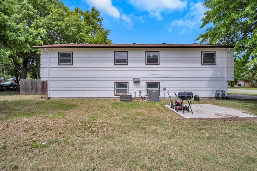 701-703 W 17th Street Newton KS 67114