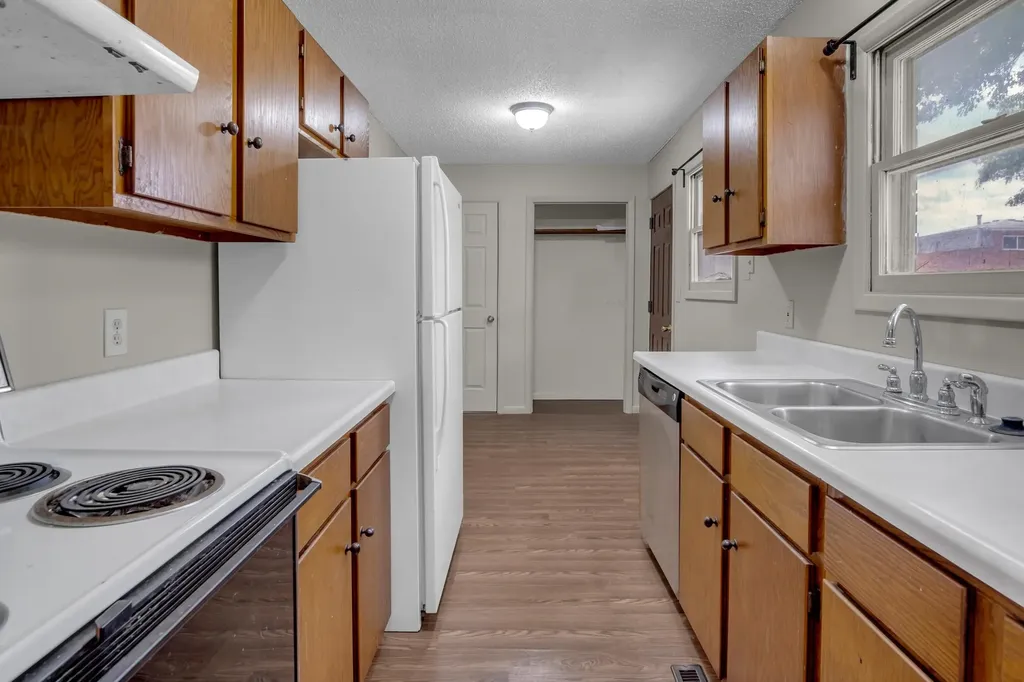 701-703 W 17th Street Newton KS 67114