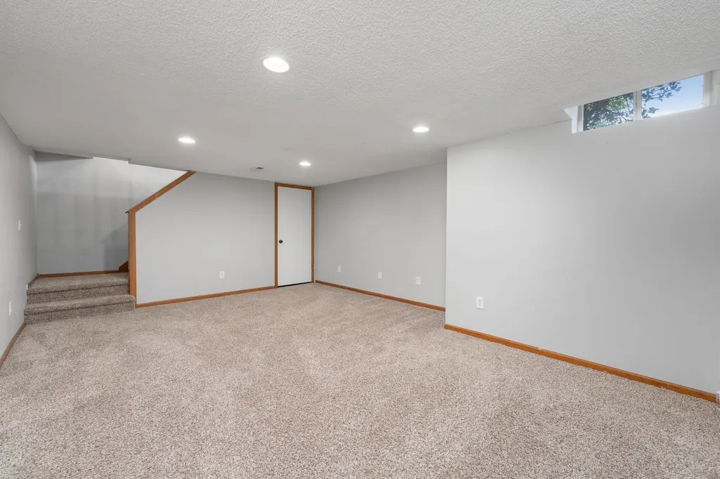 9843 W Tee Lane Wichita KS 67212