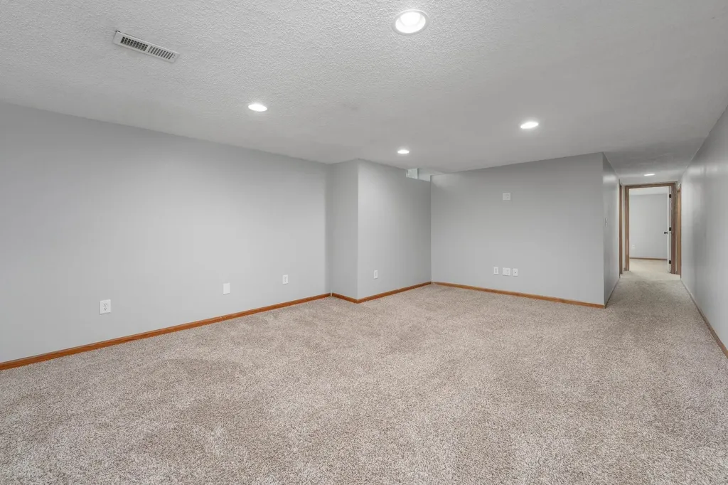 9843 W Tee Lane Wichita KS 67212