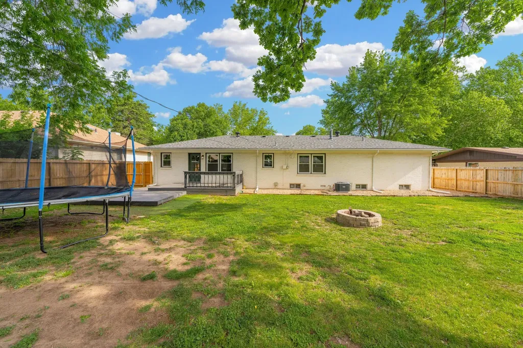 9843 W Tee Lane Wichita KS 67212
