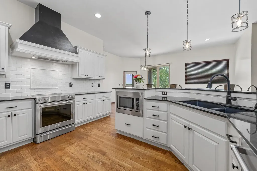 2522 N Graystone Circle Wichita KS 67228-8039