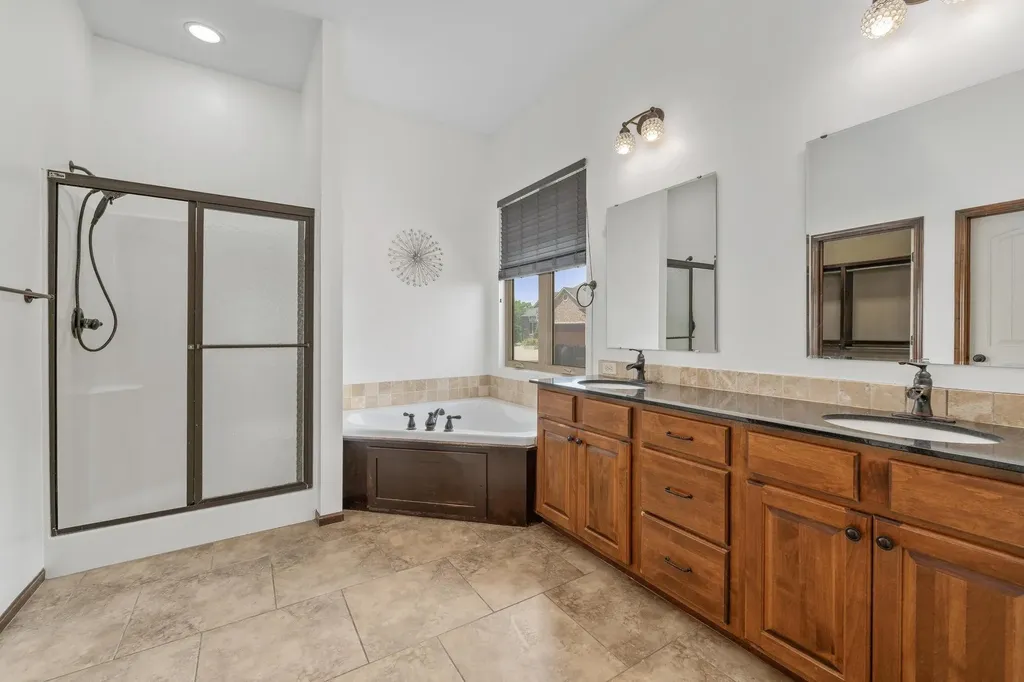 2522 N Graystone Circle Wichita KS 67228-8039
