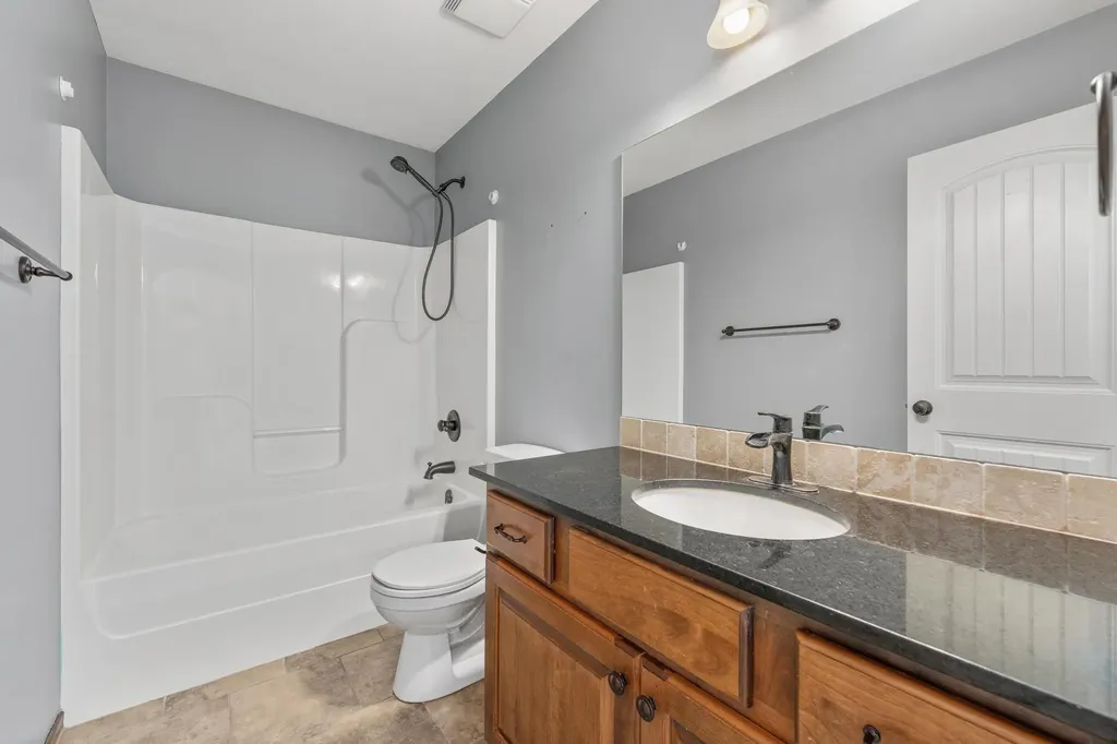 2522 N Graystone Circle Wichita KS 67228-8039