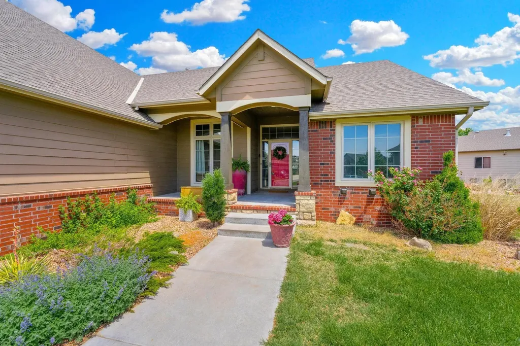 2522 N Graystone Circle Wichita KS 67228-8039