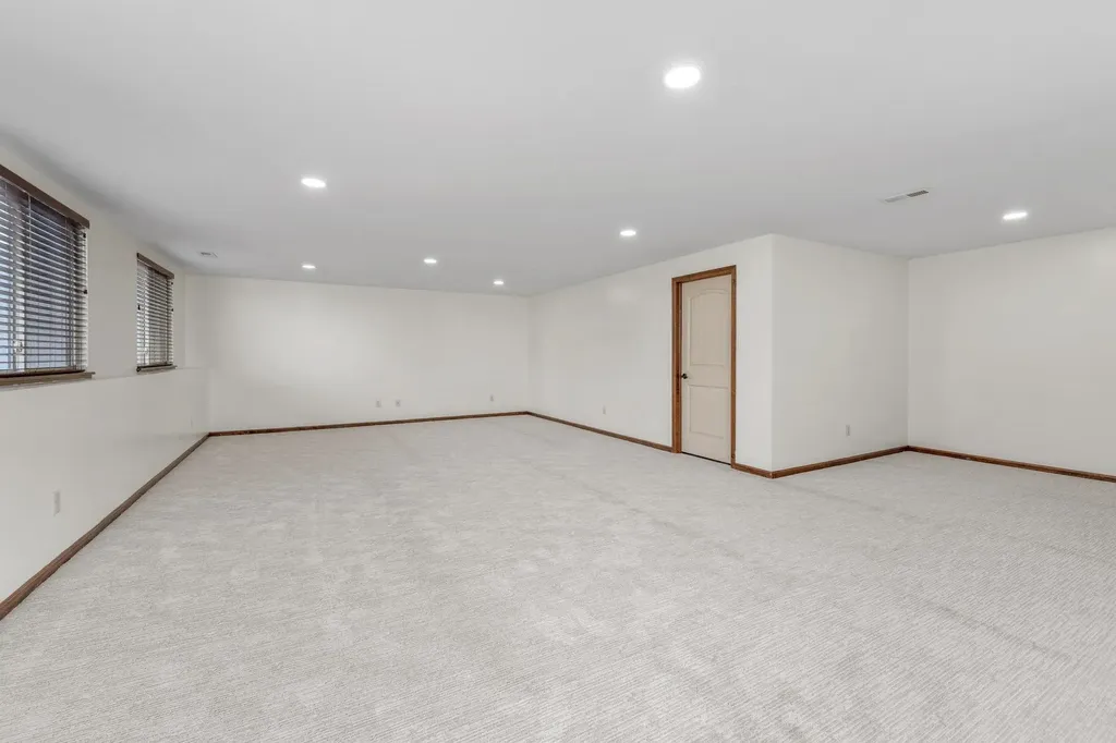2522 N Graystone Circle Wichita KS 67228-8039