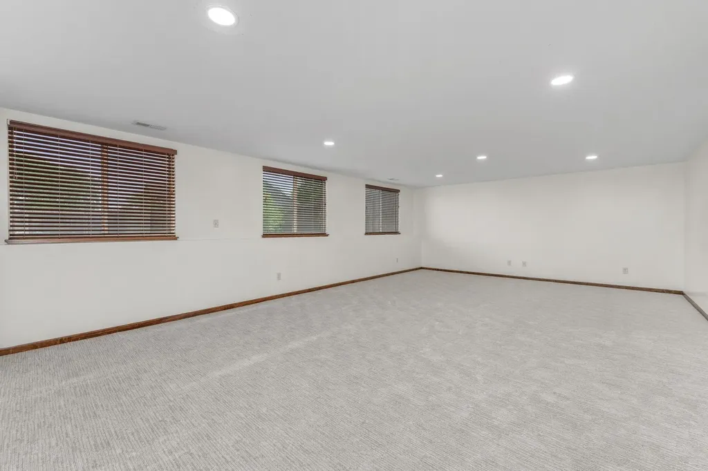2522 N Graystone Circle Wichita KS 67228-8039