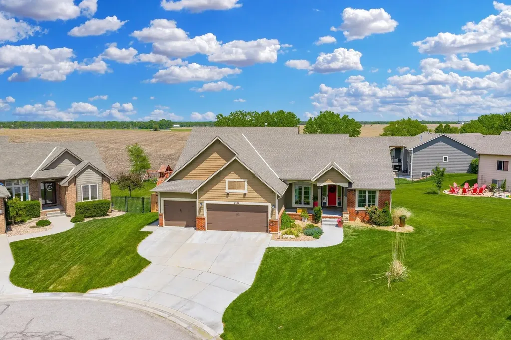 2522 N Graystone Circle Wichita KS 67228-8039