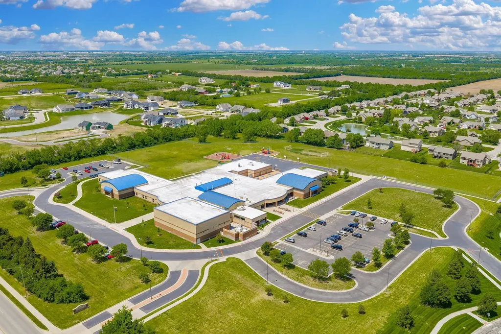 2522 N Graystone Circle Wichita KS 67228-8039