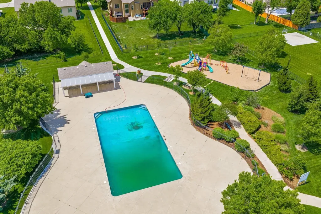 2522 N Graystone Circle Wichita KS 67228-8039