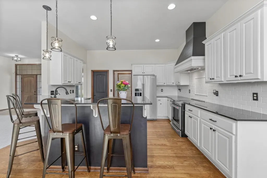 2522 N Graystone Circle Wichita KS 67228-8039