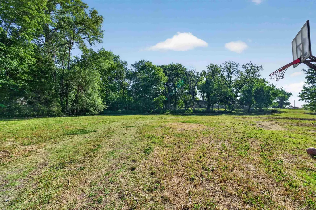 1600 E 87th Street S Haysville KS 67060