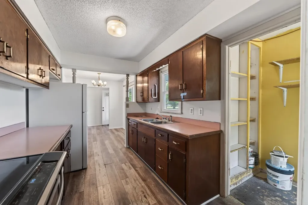 1600 E 87th Street S Haysville KS 67060
