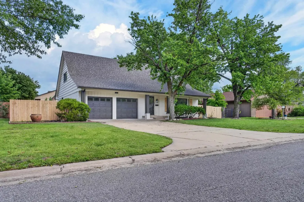 116 N Burr Oak Road Wichita KS 67206