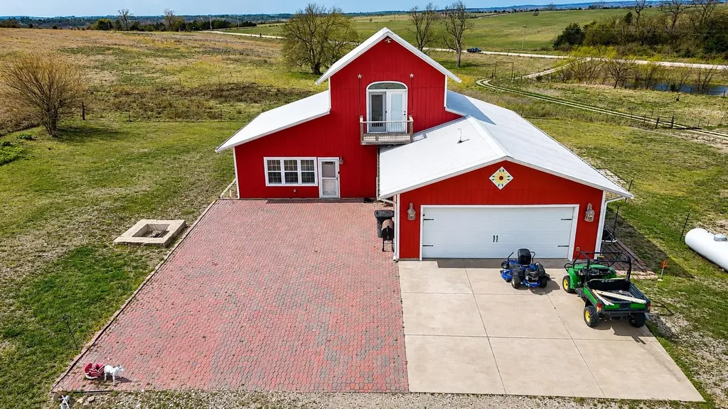 33225 Wabaunsee Alma KS 66401