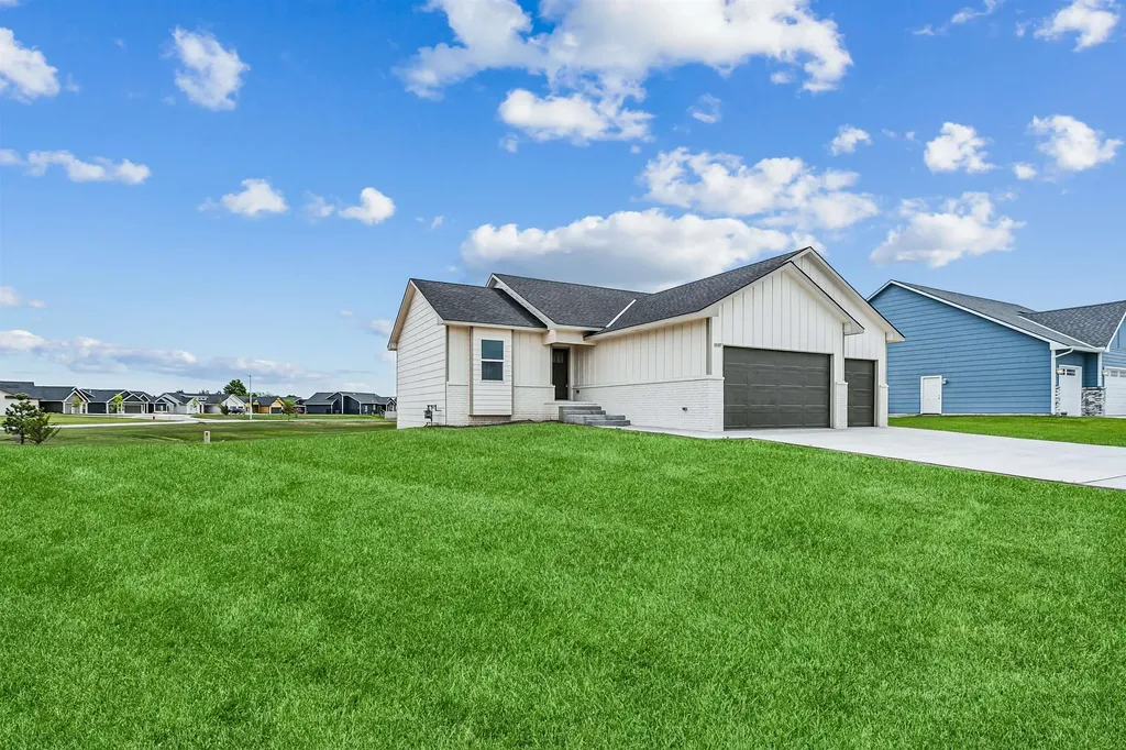 1117 W Trek Circle Goddard KS 67052