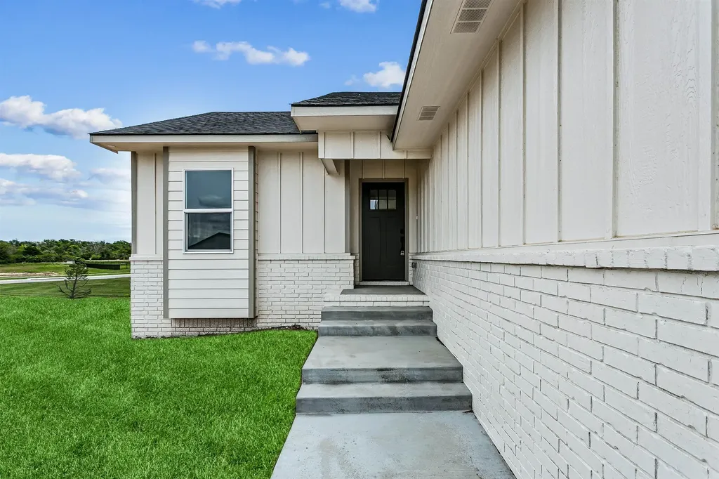 1117 W Trek Circle Goddard KS 67052