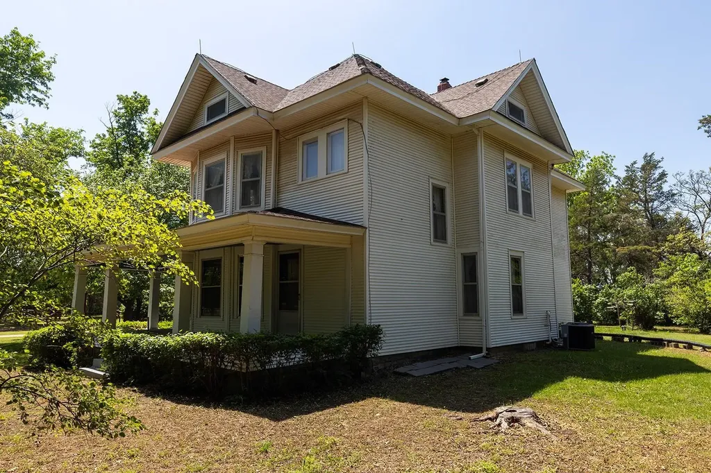 2107 N 135th Wichita KS 67235