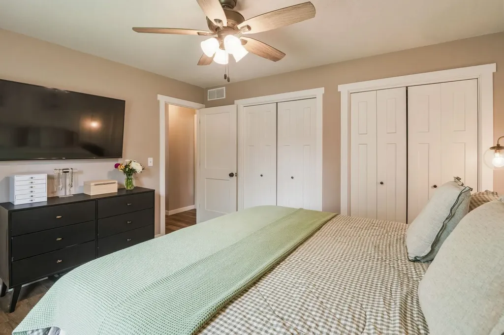 2427 N Parkdale Wichita KS 67205