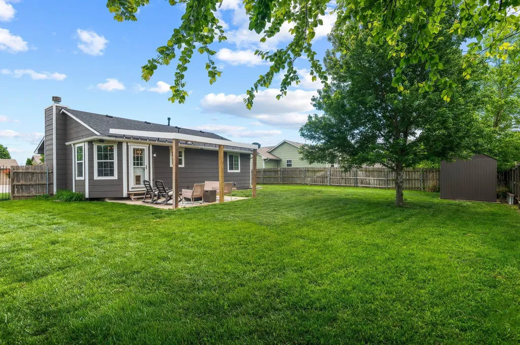 2427 N Parkdale Wichita KS 67205