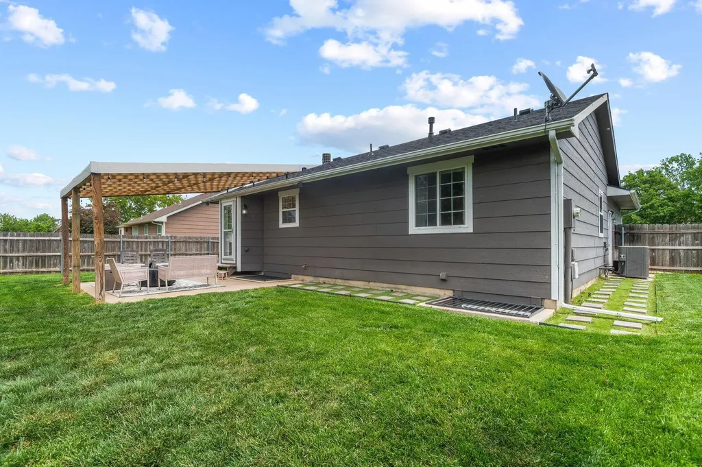 2427 N Parkdale Wichita KS 67205