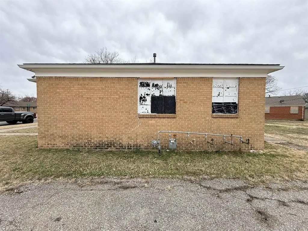 535 S Hunter Wichita KS 67207