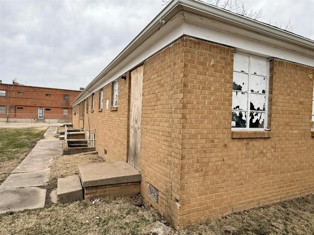 535 S Hunter Wichita KS 67207
