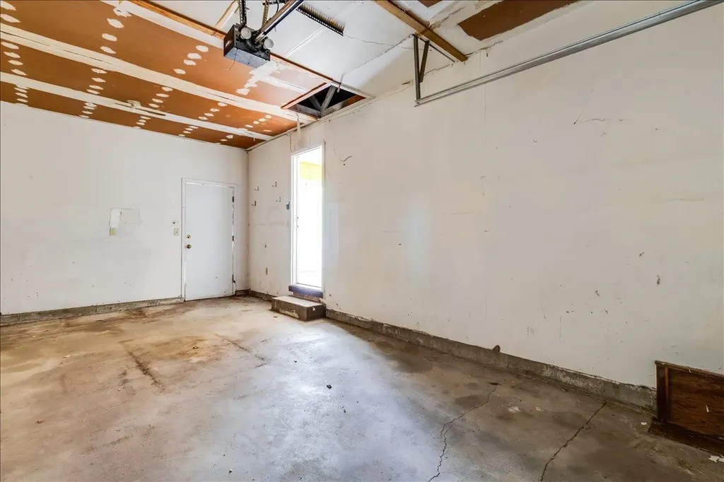 400 N Hickory Valley Center KS 67147
